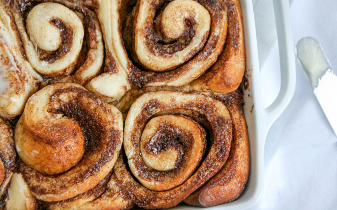 CINNABON COPYCAT CINNAMON ROLLS