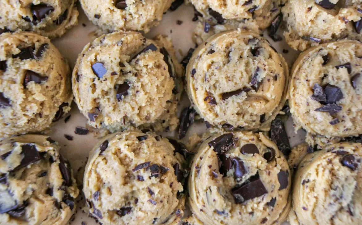 BROWN BUTTER CHOCOLATE CHIP COOKIES