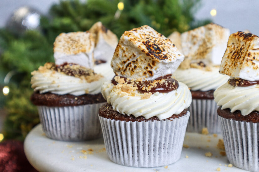 S’MORE CUPCAKES W/ TOASTED MARSHMALLOW