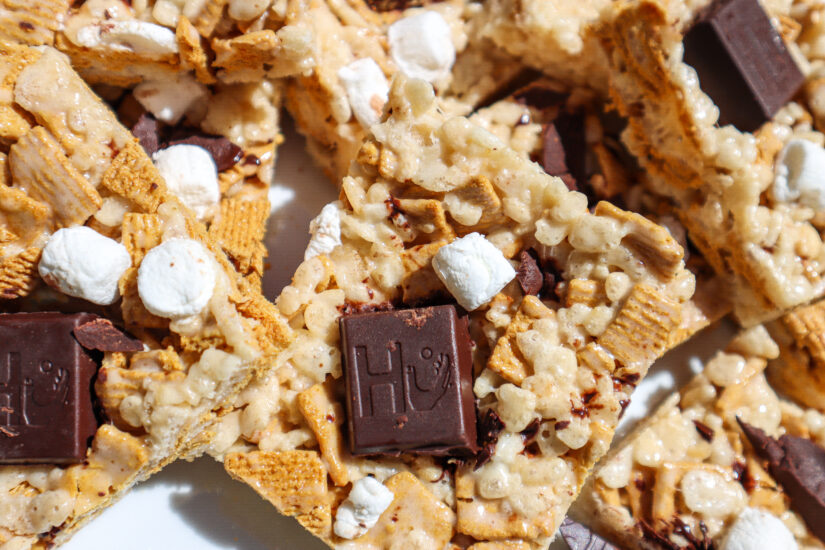 S’MORES CAMPFIRE KRISPY TREAT BARS